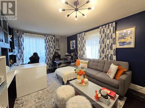 1 Brydon Crescent, Brampton, ON - Indoor Photo Showing Living Room