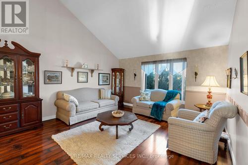 107 Royal Palm Drive, Brampton, ON - Indoor Photo Showing Living Room