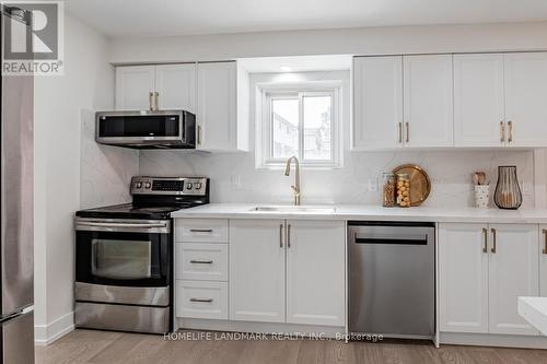 9 Eastman Crescent, Newmarket, ON - Indoor Photo Showing Kitchen