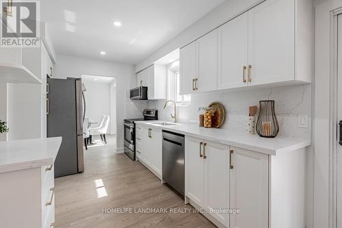 9 Eastman Crescent, Newmarket, ON - Indoor Photo Showing Kitchen