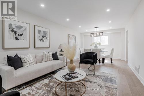 9 Eastman Crescent, Newmarket, ON - Indoor Photo Showing Living Room