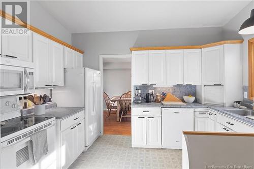 490 Glengarry Place, Fredericton, NB - Indoor Photo Showing Kitchen