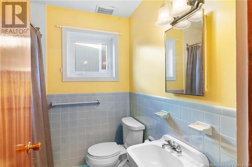 490 Glengarry Place, Fredericton, NB - Indoor Photo Showing Bathroom