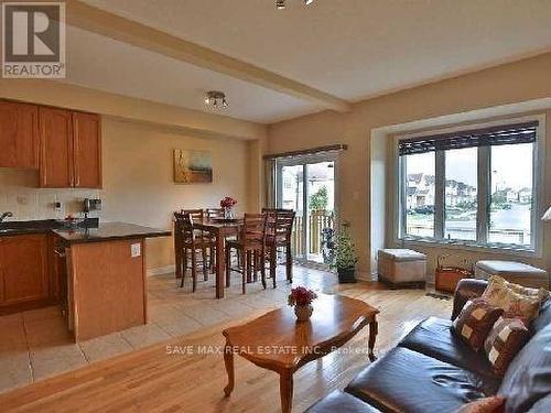 7440 Saint Barbara Boulevard, Mississauga, ON - Indoor Photo Showing Living Room