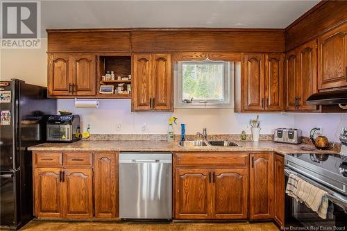 639 Route 111, Willow Grove, NB - Indoor Photo Showing Kitchen With Double Sink