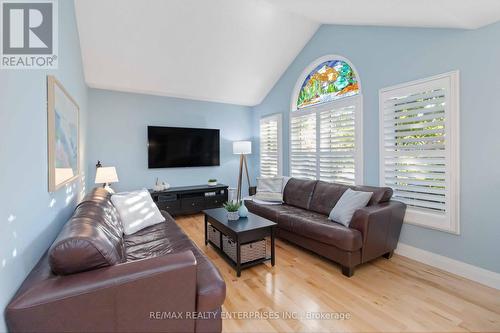 5756 Whitehorn Avenue, Mississauga, ON - Indoor Photo Showing Living Room