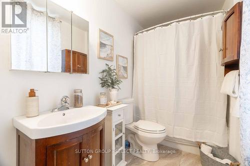 19 Hume Street, London, ON - Indoor Photo Showing Bathroom