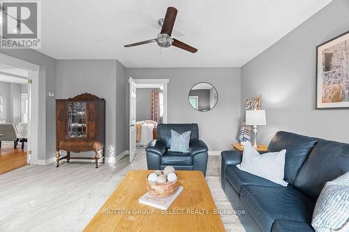 19 Hume Street, London, ON - Indoor Photo Showing Living Room