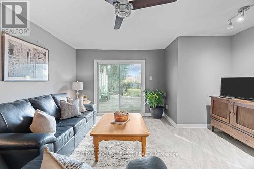 19 Hume Street, London, ON - Indoor Photo Showing Living Room