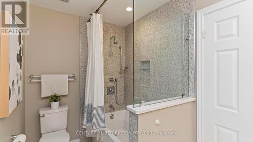 2300 Lime Kiln Drive, London, ON - Indoor Photo Showing Bathroom