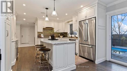 2300 Lime Kiln Drive, London, ON - Indoor Photo Showing Kitchen With Upgraded Kitchen