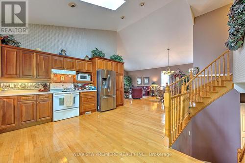 1090 Shelborne Place, London, ON - Indoor Photo Showing Kitchen