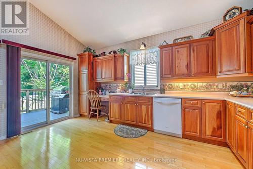 1090 Shelborne Place, London, ON - Indoor Photo Showing Kitchen