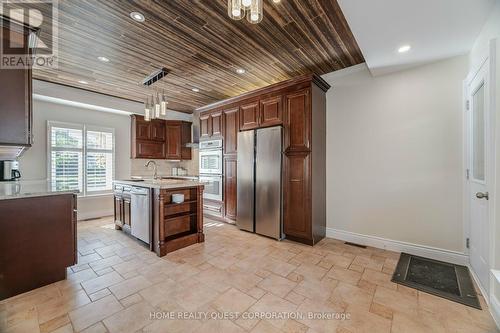 41 Bowshelm Court, Mississauga, ON - Indoor Photo Showing Kitchen