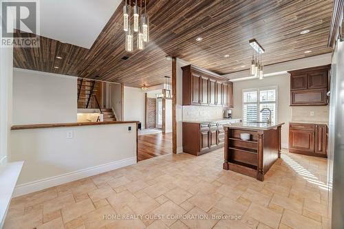 41 Bowshelm Court, Mississauga, ON - Indoor Photo Showing Kitchen