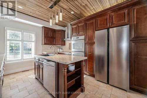 41 Bowshelm Court, Mississauga, ON - Indoor Photo Showing Kitchen