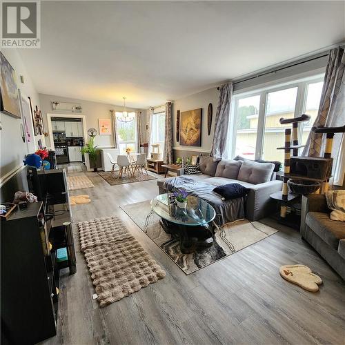 70 Mcintyre Street, Nairn Centre, ON - Indoor Photo Showing Living Room