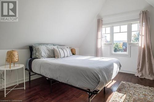 262 Jackson Street W, Hamilton, ON - Indoor Photo Showing Bedroom