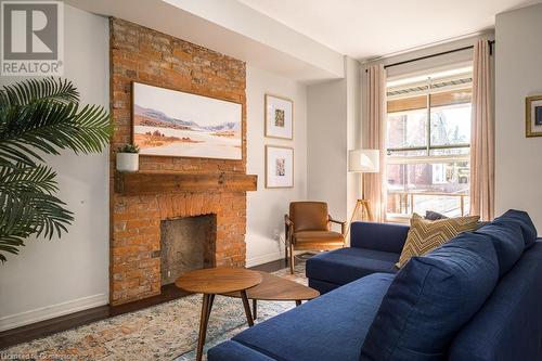 262 Jackson Street W, Hamilton, ON - Indoor Photo Showing Living Room