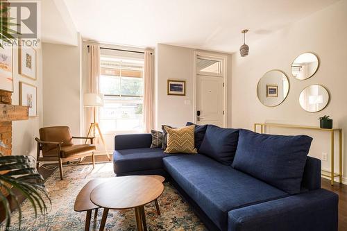 262 Jackson Street W, Hamilton, ON - Indoor Photo Showing Living Room