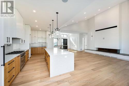 49 Edgeview Crescent, Middlesex Centre (Kilworth), ON - Indoor Photo Showing Kitchen With Upgraded Kitchen