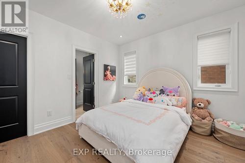 102 Vines Place, Aurora, ON - Indoor Photo Showing Bedroom