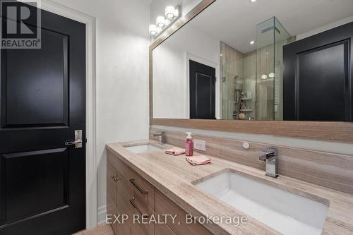 102 Vines Place, Aurora, ON - Indoor Photo Showing Bathroom