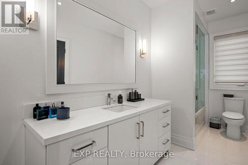 102 Vines Place, Aurora, ON - Indoor Photo Showing Bathroom