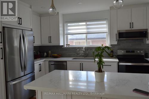 44 Santa Barbara Road, Toronto, ON - Indoor Photo Showing Kitchen With Upgraded Kitchen