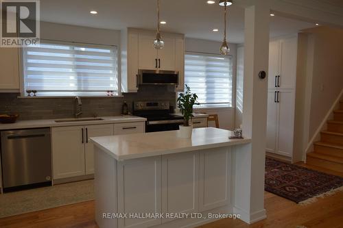 44 Santa Barbara Road, Toronto, ON - Indoor Photo Showing Kitchen With Upgraded Kitchen