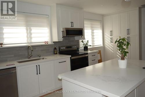 44 Santa Barbara Road, Toronto, ON - Indoor Photo Showing Kitchen