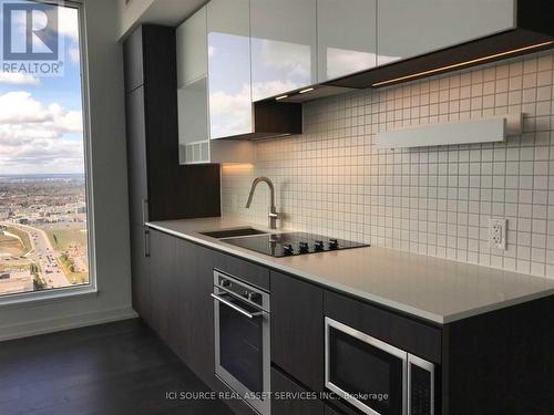 3509 - 898 Portage Parkway, Vaughan, ON - Indoor Photo Showing Kitchen