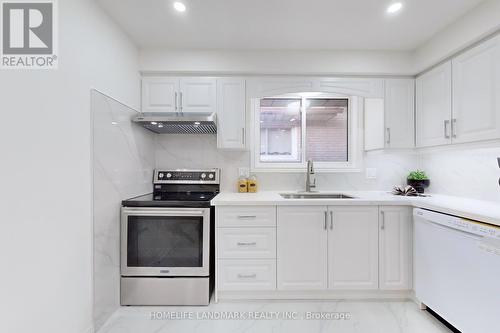 552 Queen Victoria Drive, Hamilton, ON - Indoor Photo Showing Kitchen