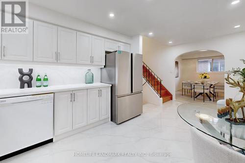 552 Queen Victoria Drive, Hamilton, ON - Indoor Photo Showing Kitchen