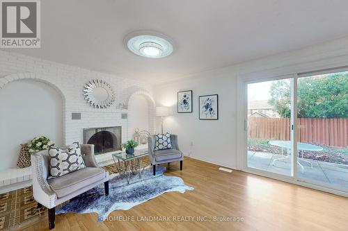 552 Queen Victoria Drive, Hamilton, ON - Indoor Photo Showing Living Room With Fireplace