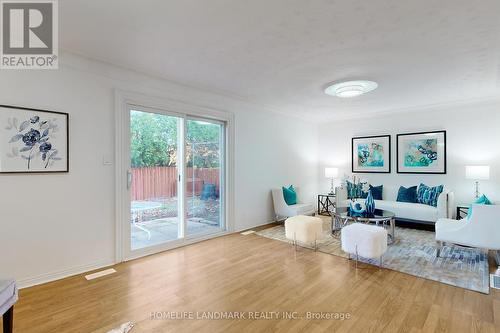 552 Queen Victoria Drive, Hamilton, ON - Indoor Photo Showing Living Room