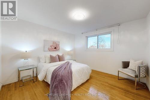 552 Queen Victoria Drive, Hamilton, ON - Indoor Photo Showing Bedroom