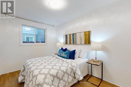 552 Queen Victoria Drive, Hamilton, ON - Indoor Photo Showing Bedroom