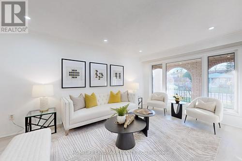 552 Queen Victoria Drive, Hamilton, ON - Indoor Photo Showing Living Room