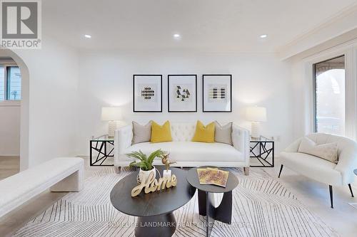 552 Queen Victoria Drive, Hamilton, ON - Indoor Photo Showing Living Room