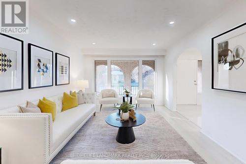 552 Queen Victoria Drive, Hamilton, ON - Indoor Photo Showing Living Room