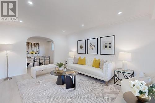 552 Queen Victoria Drive, Hamilton, ON - Indoor Photo Showing Living Room