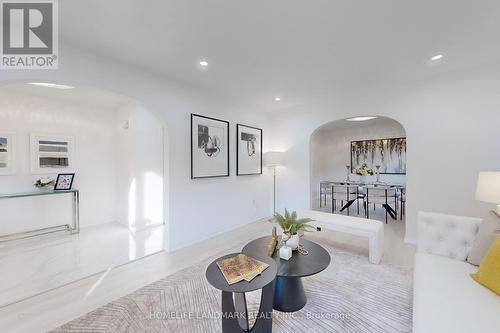 552 Queen Victoria Drive, Hamilton, ON - Indoor Photo Showing Living Room