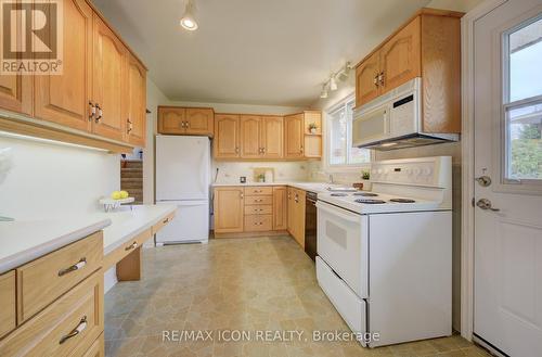 52 Brentwood Drive, Guelph, ON - Indoor Photo Showing Kitchen