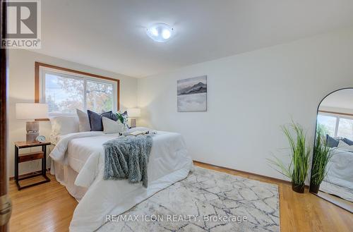 52 Brentwood Drive, Guelph, ON - Indoor Photo Showing Bedroom