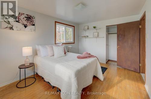 52 Brentwood Drive, Guelph, ON - Indoor Photo Showing Bedroom