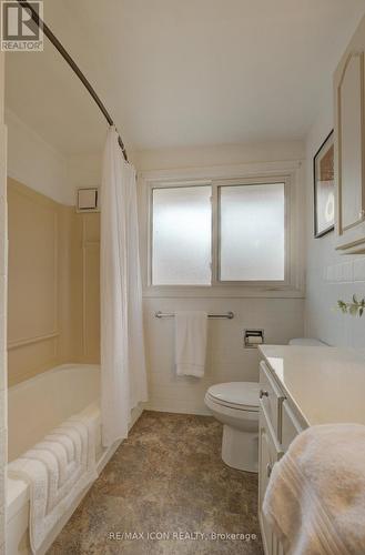 52 Brentwood Drive, Guelph, ON - Indoor Photo Showing Bathroom