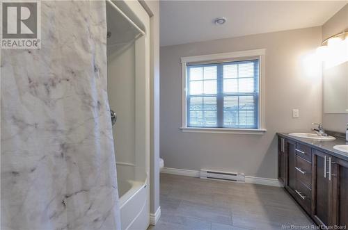 44 Poitou, Dieppe, NB - Indoor Photo Showing Bathroom