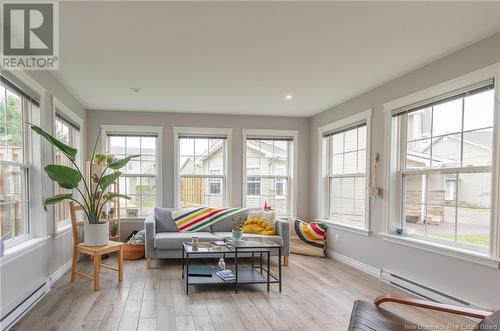 44 Poitou, Dieppe, NB - Indoor Photo Showing Living Room