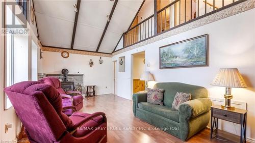 87 Isthmus Bay Road, Northern Bruce Peninsula, ON - Indoor Photo Showing Living Room